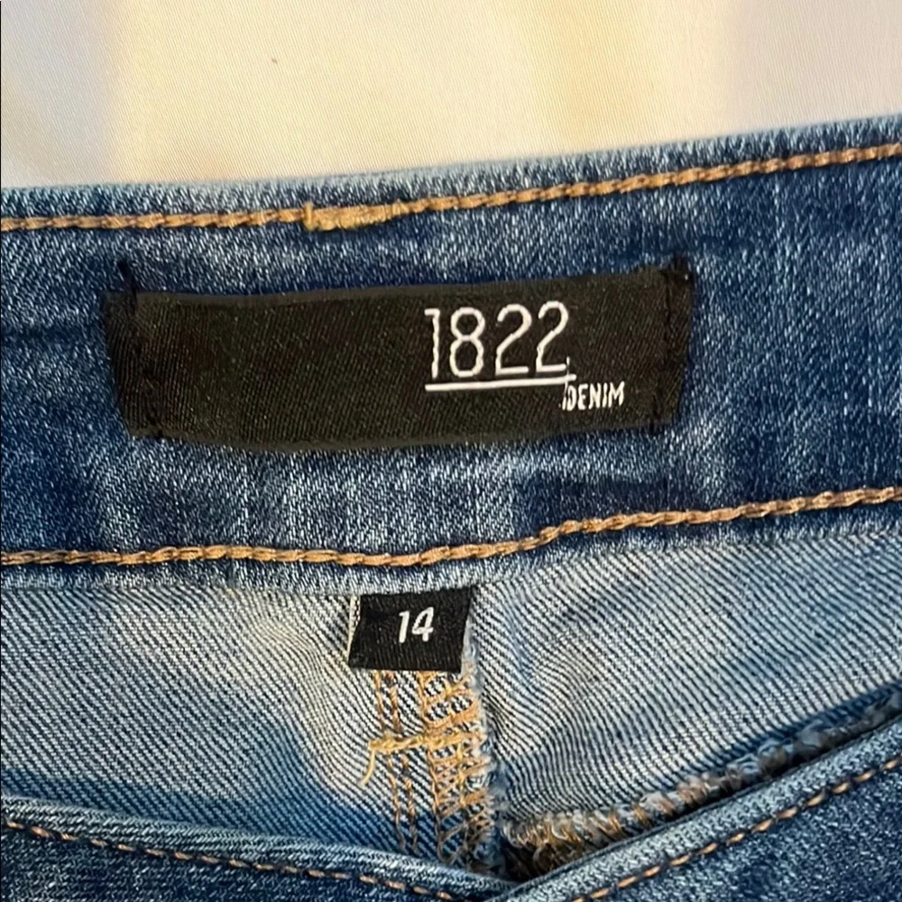 1822 Denim Classic Blue Jeans - Picture 2 of 5
